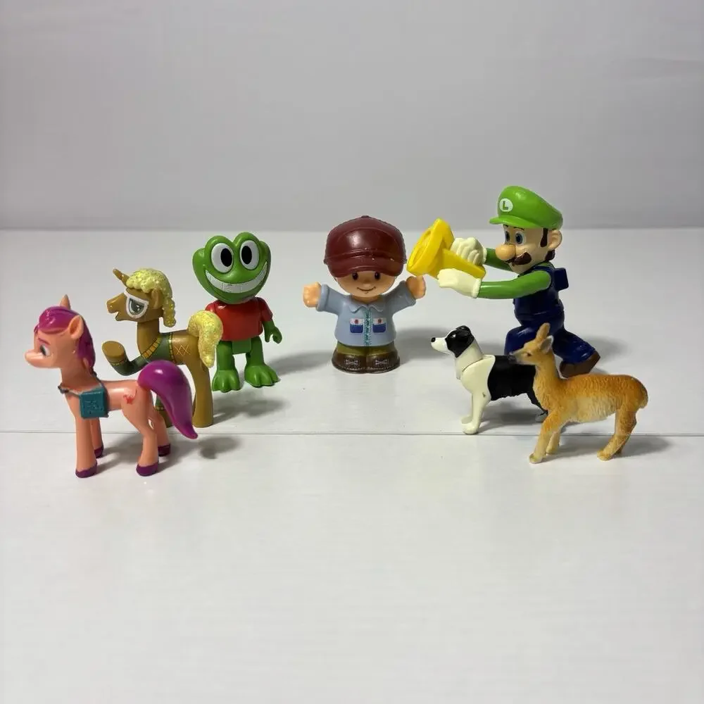 Random Small Figures Toy Lot 7 Toys Bin5